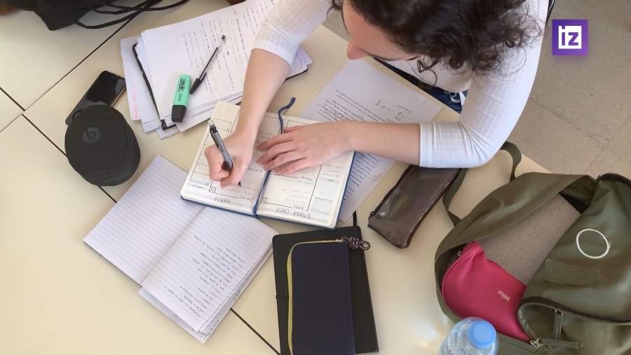 В РФ почти половина студентов-платников обучаются на юристов и экономистов