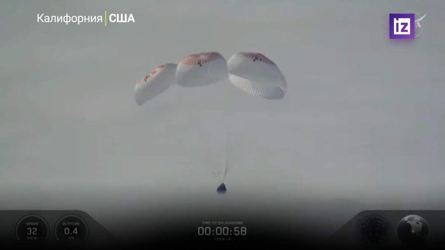 Корабль Crew Dragon с российским космонавтом на борту вернулся на Землю