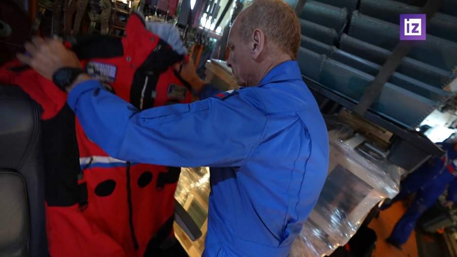 Российский космонавт готовится к прыжку из стратосферы на Южный полюс