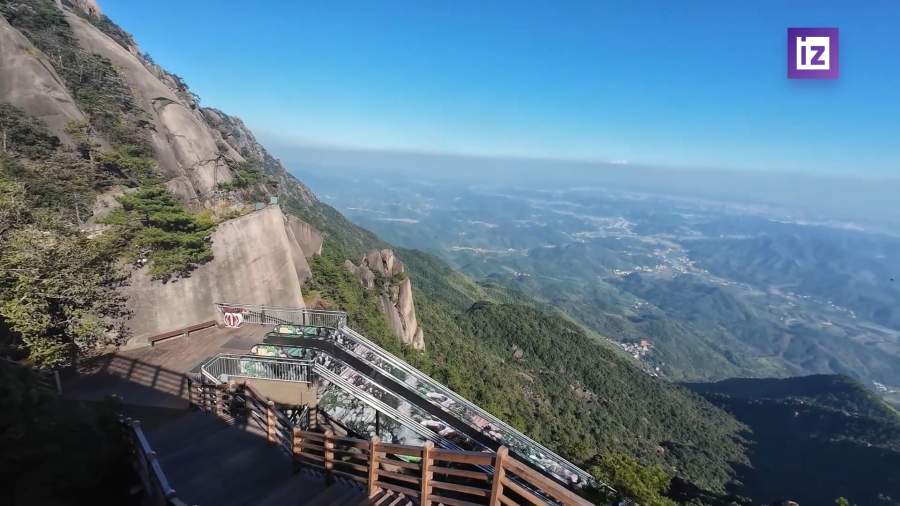 В Китае открылся гигантский эскалатор на горе Линшань