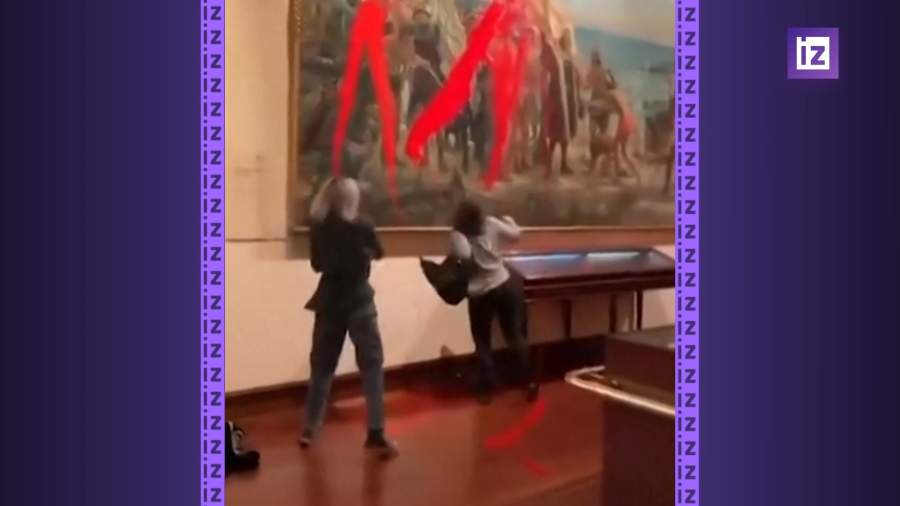 Экоактивисты облили краской картину «Первая дань уважения Колумбу»