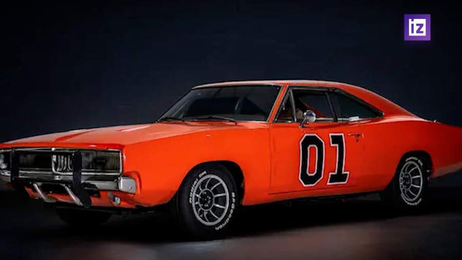 Во Франции выставили на торги 50 машин из культовых фильмов