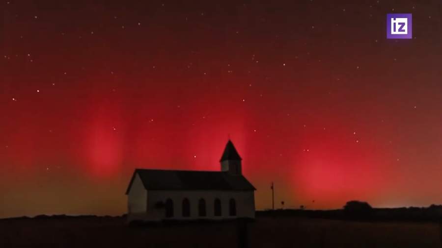 Яркие полярные сияния снова идут по России