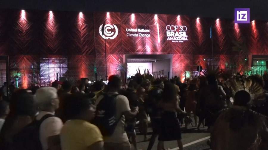 Активисты ворвались на место проведения международного климатического саммита