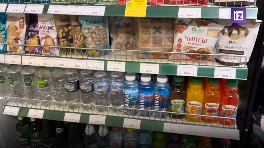 ФАС просит проверить цены на воду и продукты на АЗС