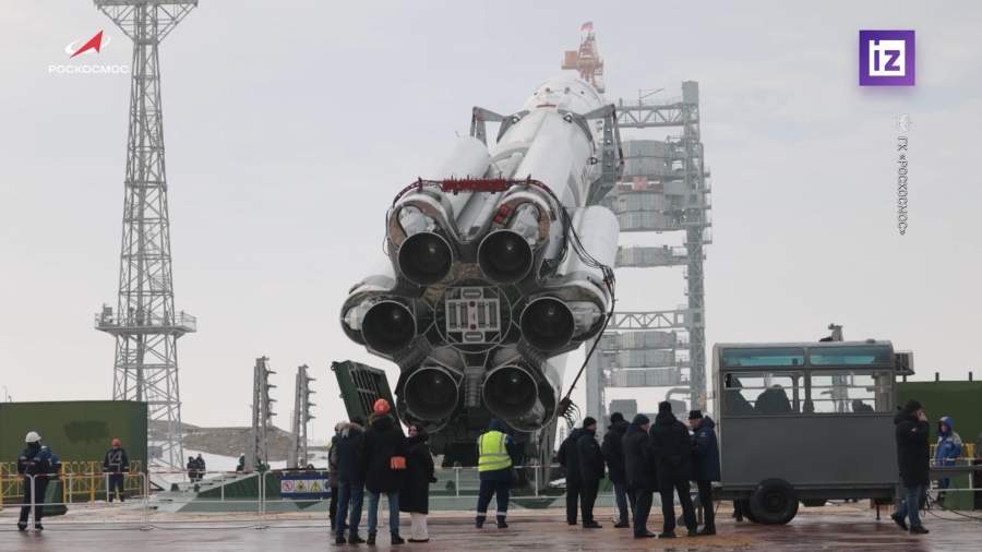 Ракету «Протон-М» со спутником вывезли к месту старта