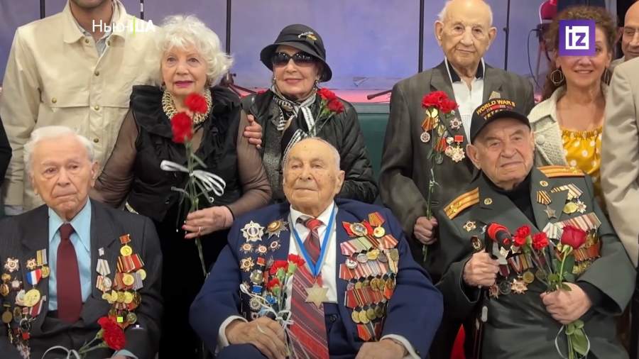 В Нью-Йорке волонтеры поздравили участников Великой Отечественной войны
