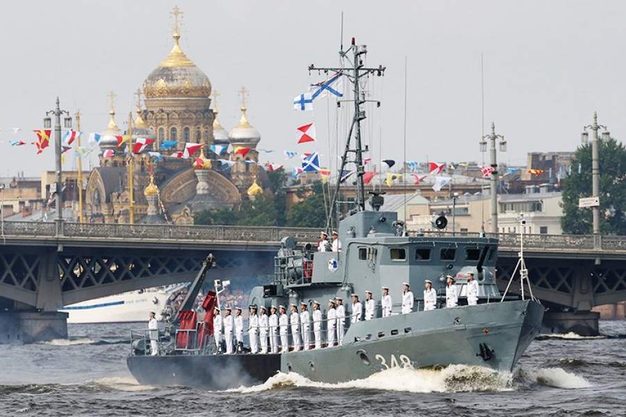 привередливое растение парад вмф в спб фото сердца