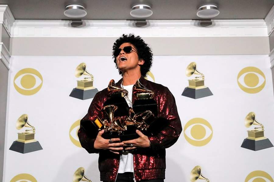 Bruno Mars Grammy Outfit