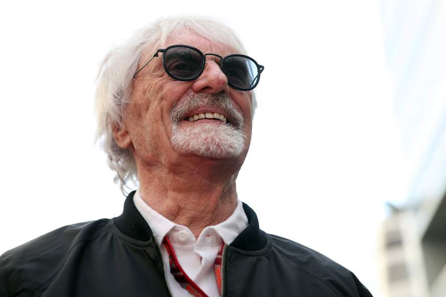 Почетный президент «Формулы-1» Берни Экклстоун в паддоке «Сочи Автодрома»