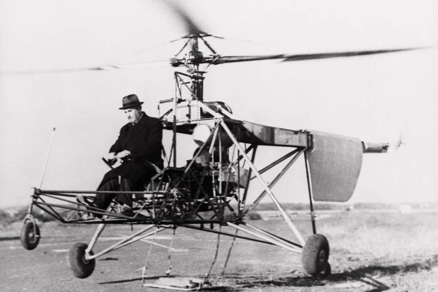 Игорь Сикорский в ВС-300