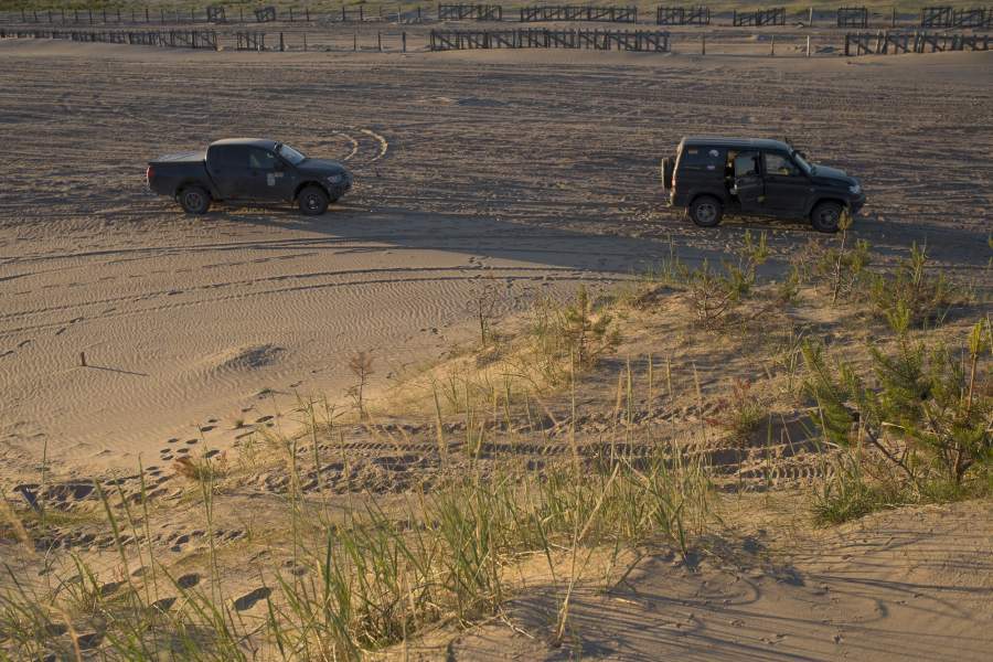 Преодолеть пустыню можно только на специально подготовленной машине