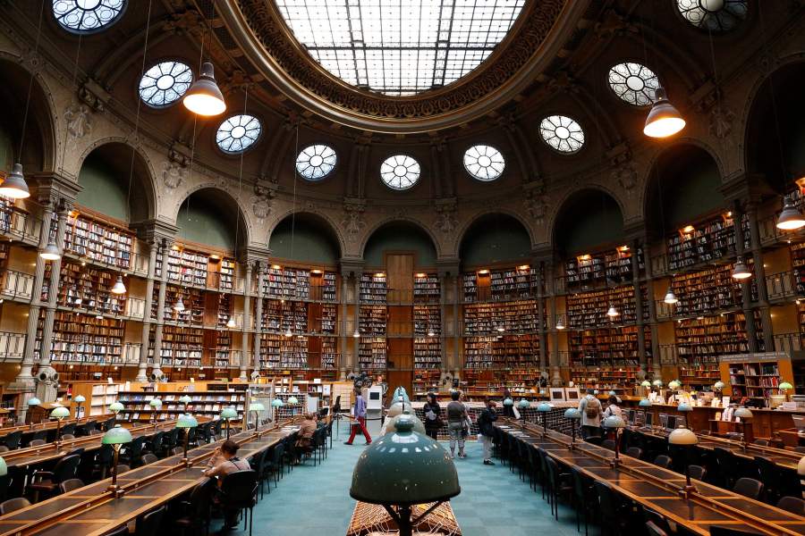 Большой зал библиотеки. Национальная библиотека Франции читальные залы. Национальная библиотека Тяньцзинь. Большая библиотека.