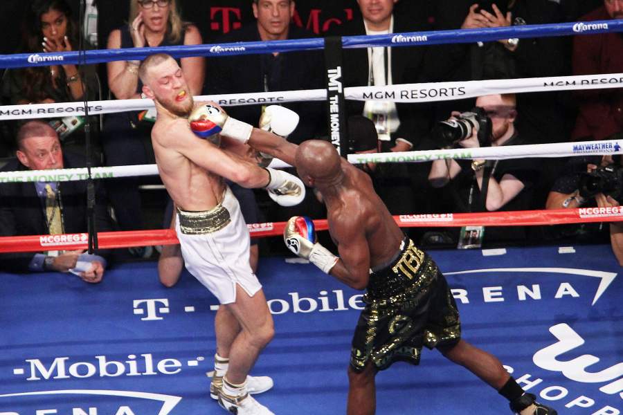 Конор Макгрегор и Флойд Мейвезер 