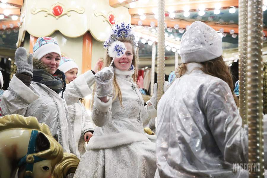 Парад снегурочек