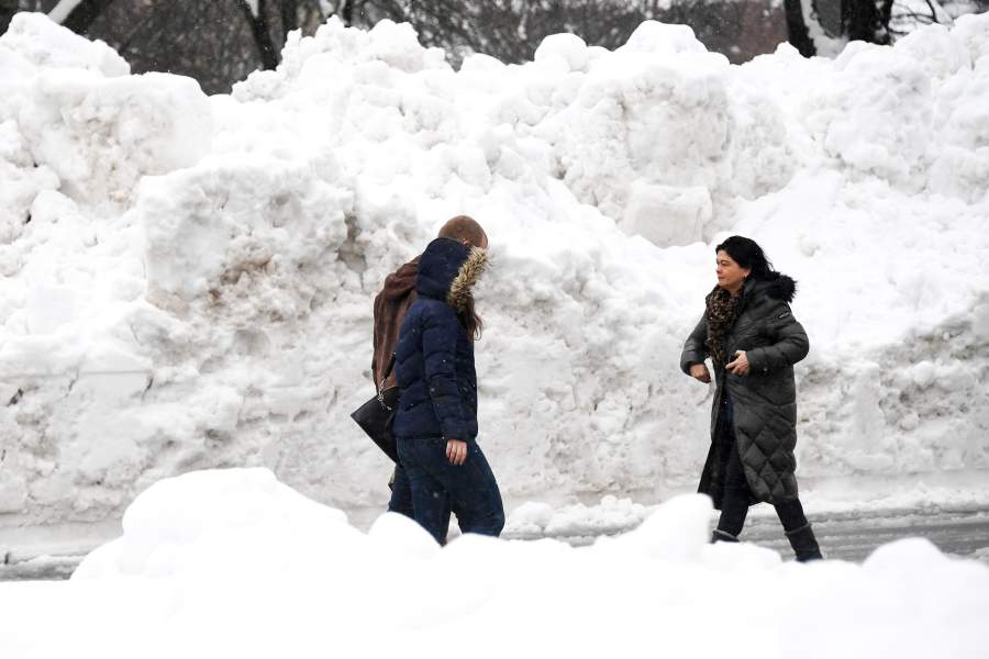 много снега