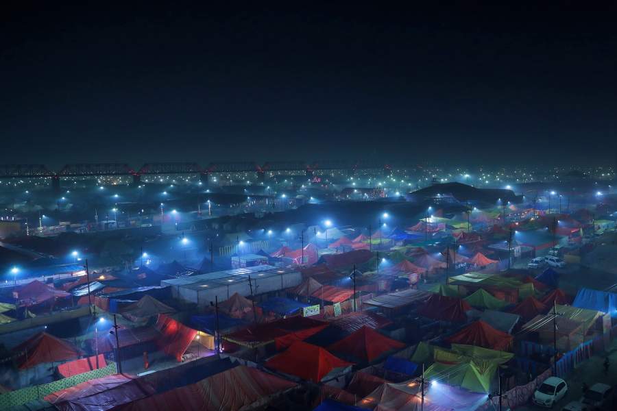 Обряды массового паломничества индусов к святыням индуизма Кумбха Мела