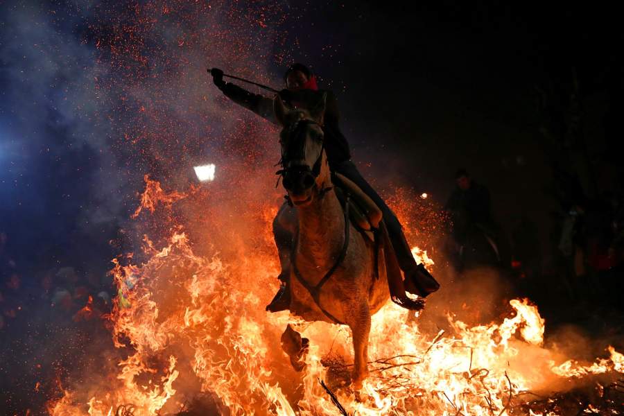 Лошади в огне - фестиваль в Испании