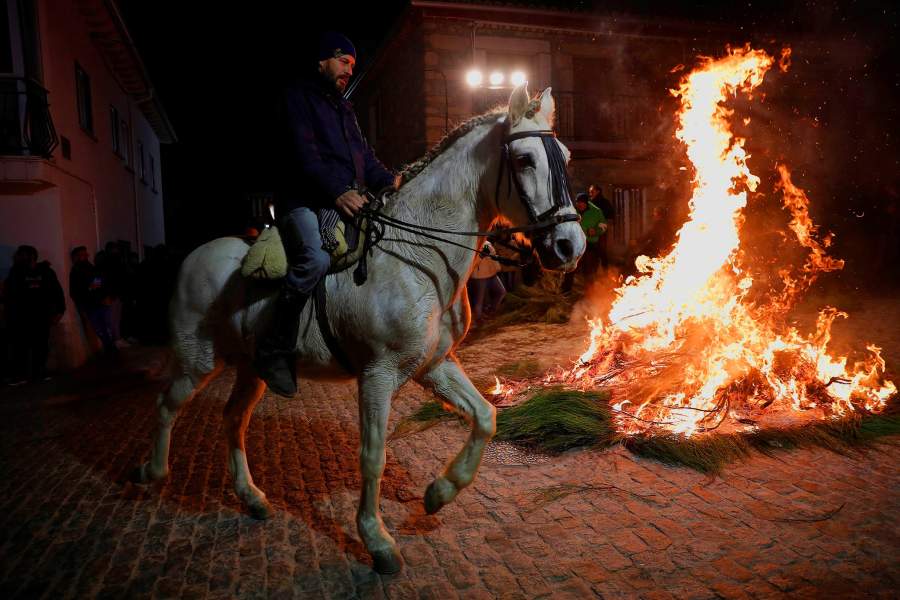 Лошади в огне - фестиваль в Испании