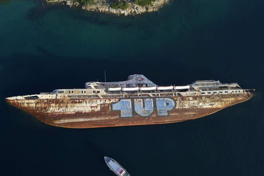 Затонувшие корабли в Греции