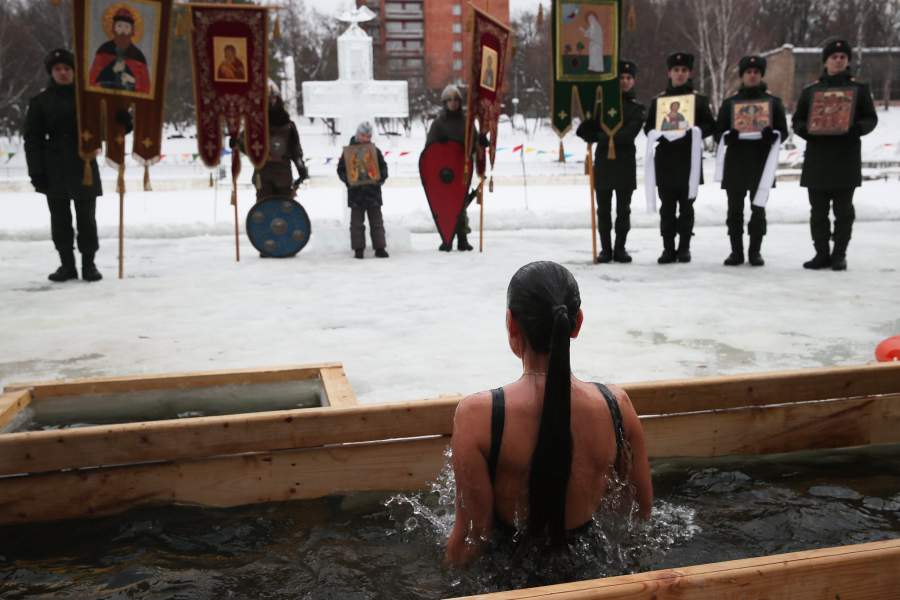 Чудодейственные омовения: христиане встретили день Крещения Господня