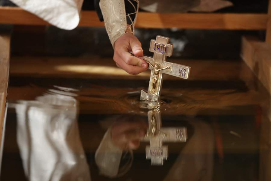 Чудодейственные омовения: христиане встретили день Крещения Господня