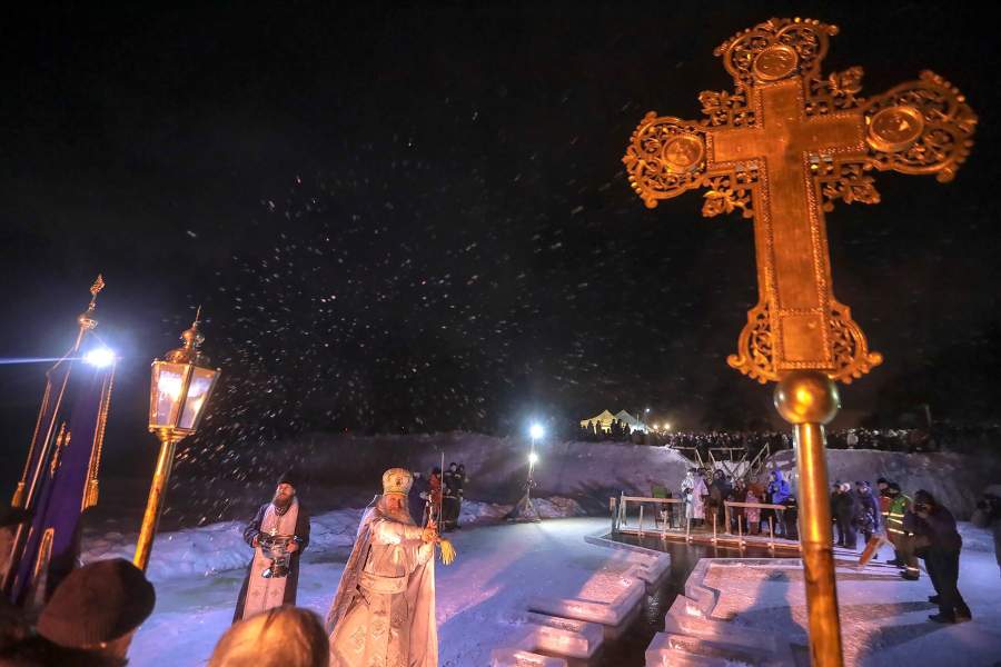 Чудодейственные омовения: христиане встретили день Крещения Господня