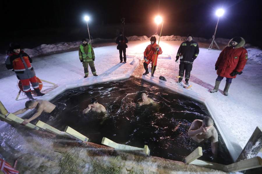 Чудодейственные омовения: христиане встретили день Крещения Господня