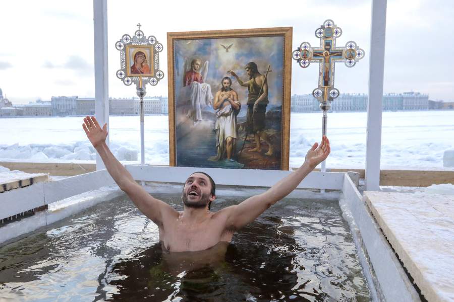 Чудодейственные омовения: христиане встретили день Крещения Господня