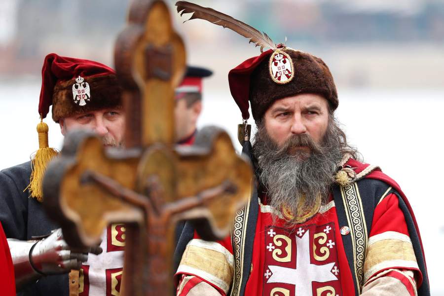 В воду с головой: православный мир отпраздновал Крещение