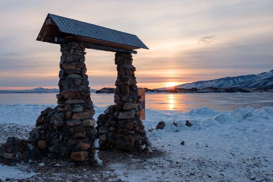 Замерзший Байкал