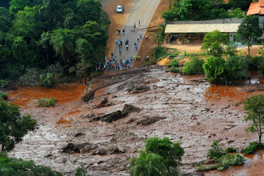 Последствия прорыва дамбы в Бразилии