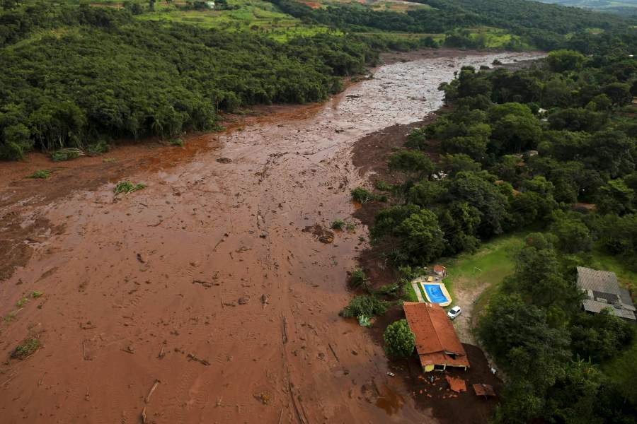 Последствия прорыва дамбы в Бразилии