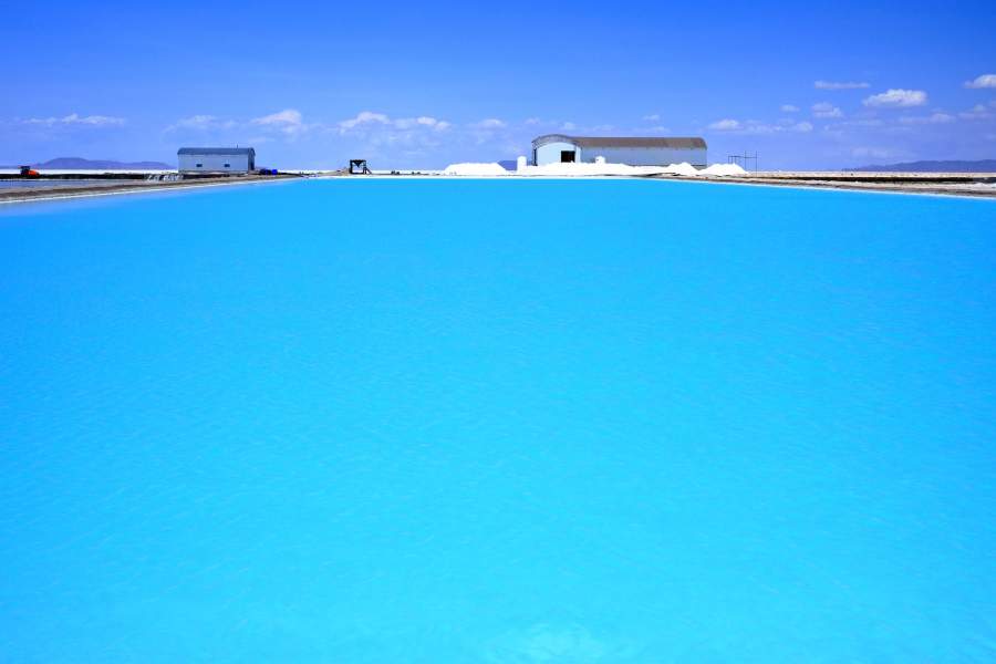 Добыча соли на солончаке Уюни