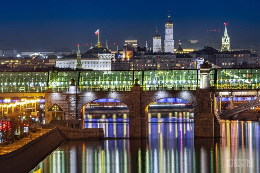 Вид на Пушкинский мост в Москве