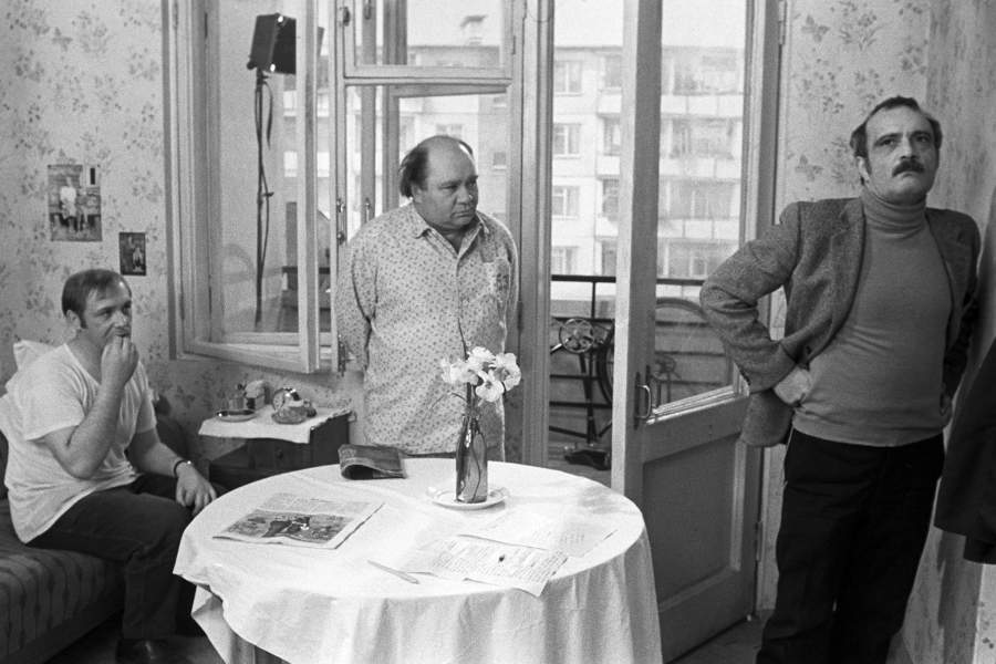 Леонид Куравлев в роли Афони, Евгений Леонов в роли Коли и Георгий Данелия на съемочной площадке фильма «Афоня»