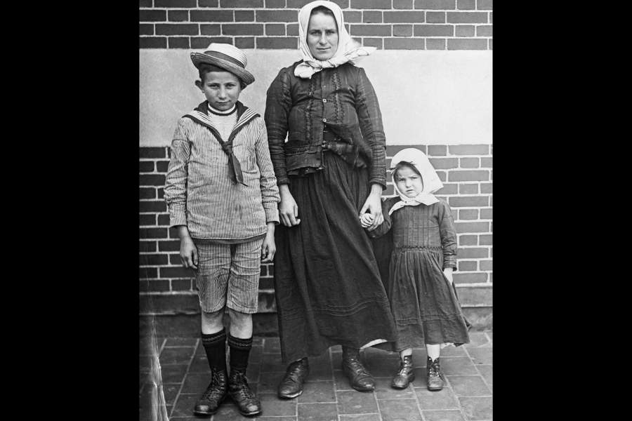 Иммигранты в США 100 лет назад