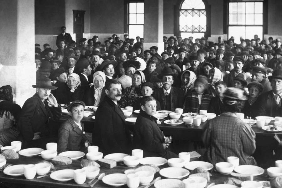 Иммигранты в США 100 лет назад