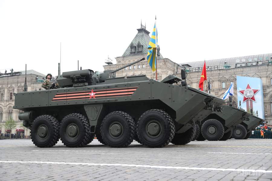 Бронетранспортеры «Бумеранг» с боевым модулем К-16 на военном параде на Красной площади, посвященном 74-й годовщине Победы в Великой Отечественной войне