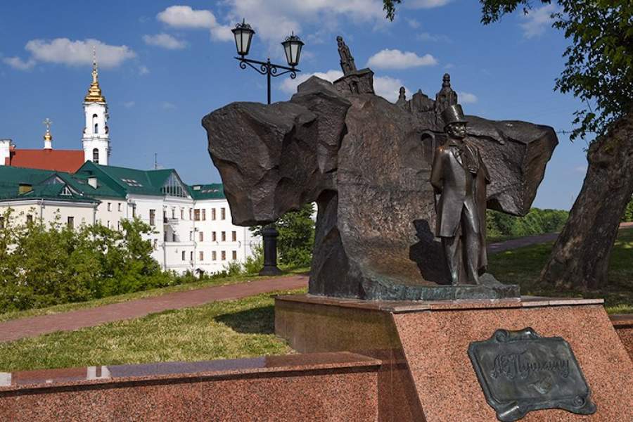 Памятник А.С. Пушкину на улице Пушкина в городе Витебске