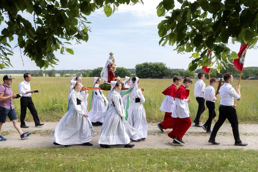 Лужицкие сербы во время крестного хода на Пятидесятницу