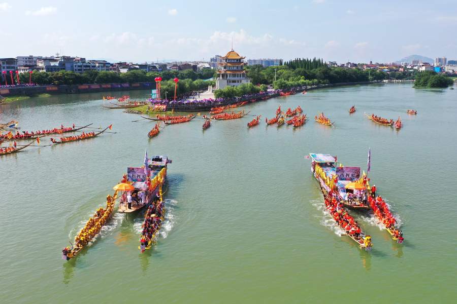 Фестиваль драконьих лодок в Китае
