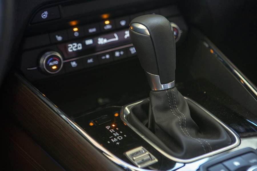 Спортрежим включается отдельной клавишей слева от селектора