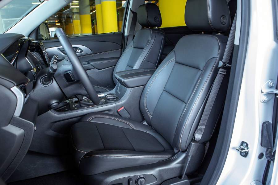 Передние сиденья снабжены не только подогревом, но и вентиляцией