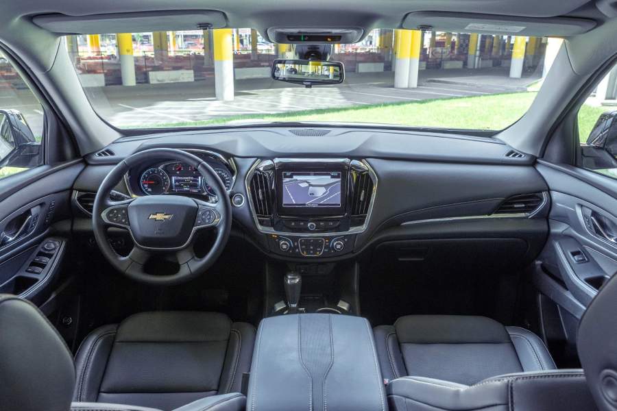 В салоне Traverse многовато жесткого пластика