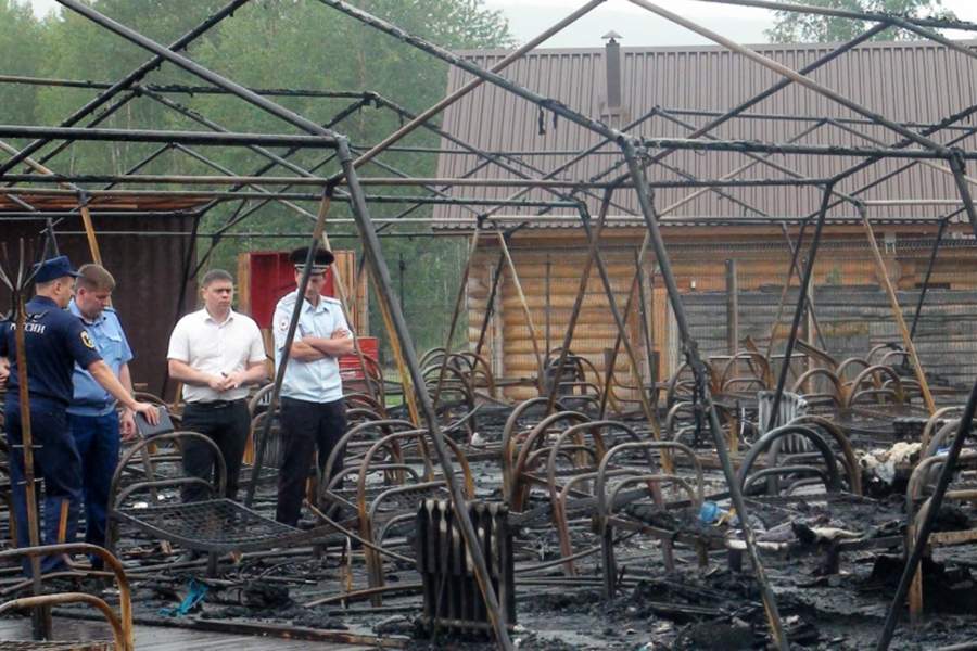 Последствия пожара в палаточном городке
