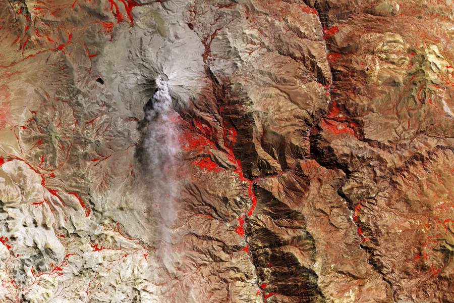 Извержение вулкана Убинас в Перу