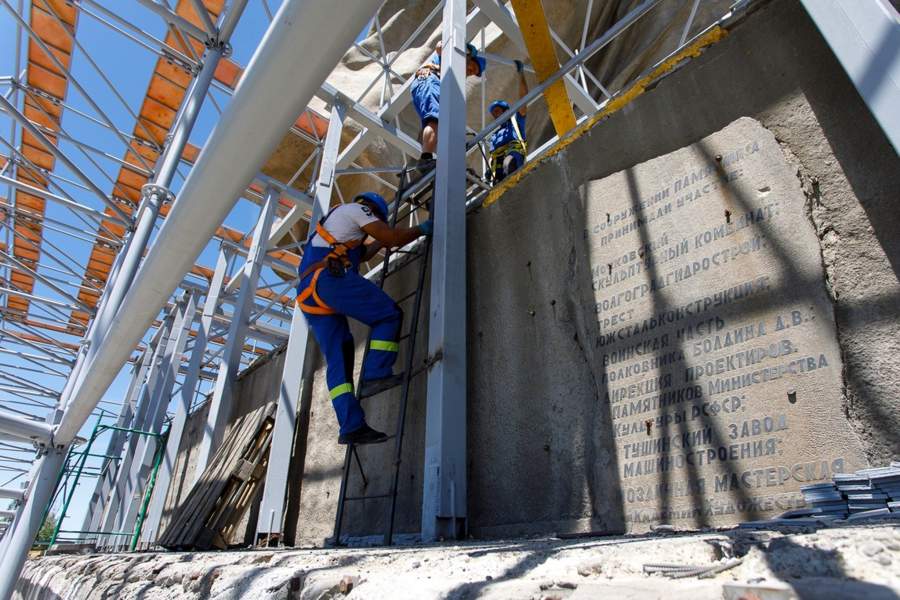 Ремонт статуи «Родина-мать» на Мамаевом кургане Волгограда