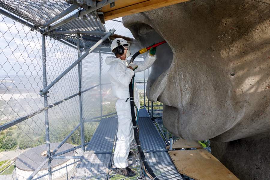 Ремонт статуи «Родина-мать» на Мамаевом кургане Волгограда