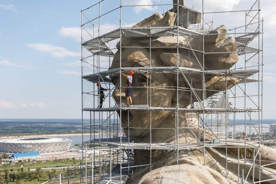 Ремонт статуи «Родина-мать» на Мамаевом кургане Волгограда